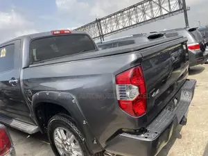 Toyota Tundra Limited 5.7L V8 4x2 CrewMax 5.6 ft. box 145.7 in. WB 2018