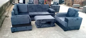 Executive Cushing Chairs With Center Table