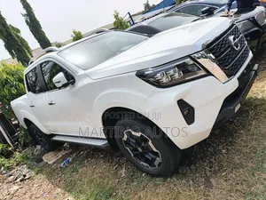 New Nissan Navara 2025 White