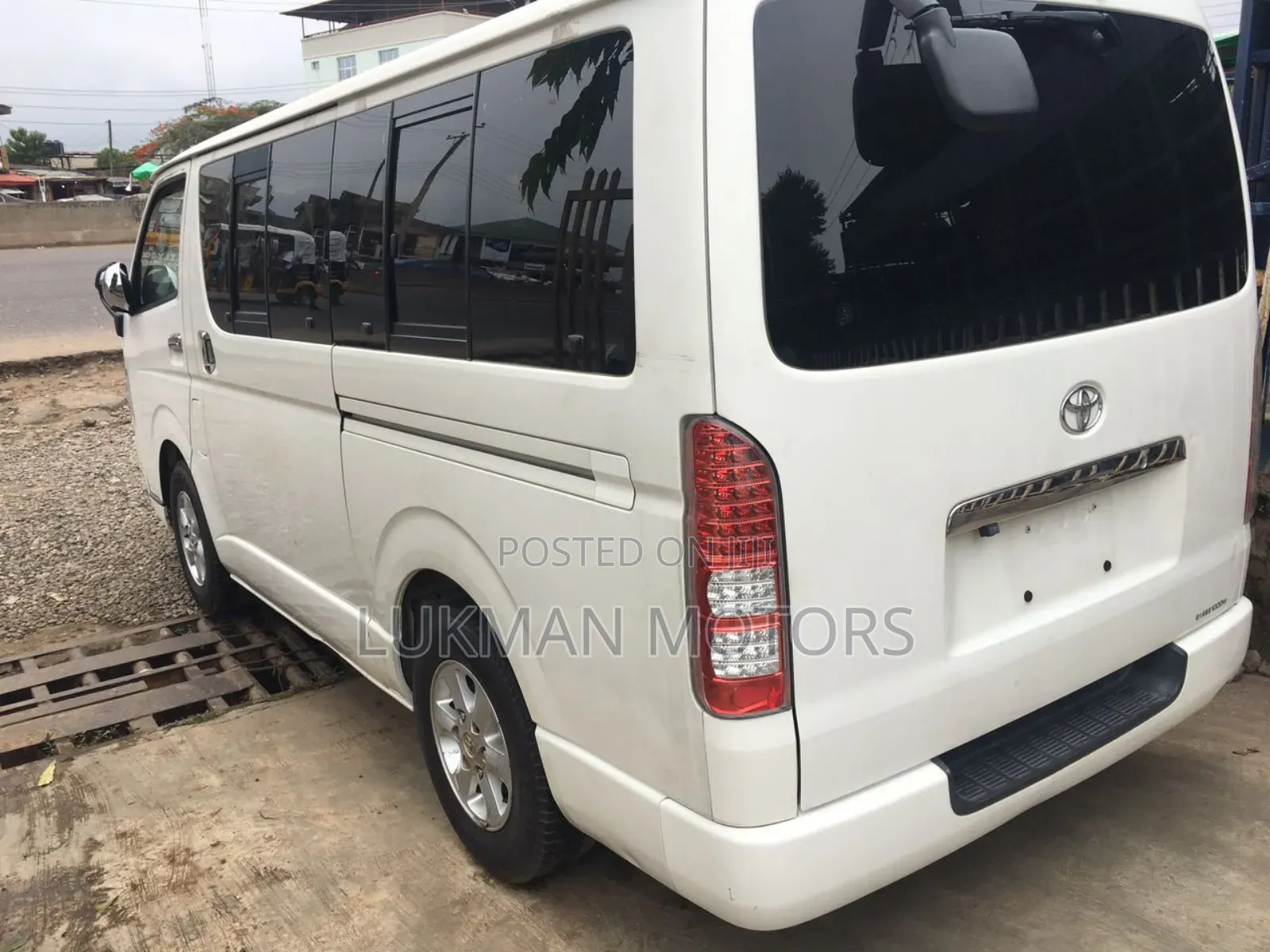 Toyota HiAce 2012 White