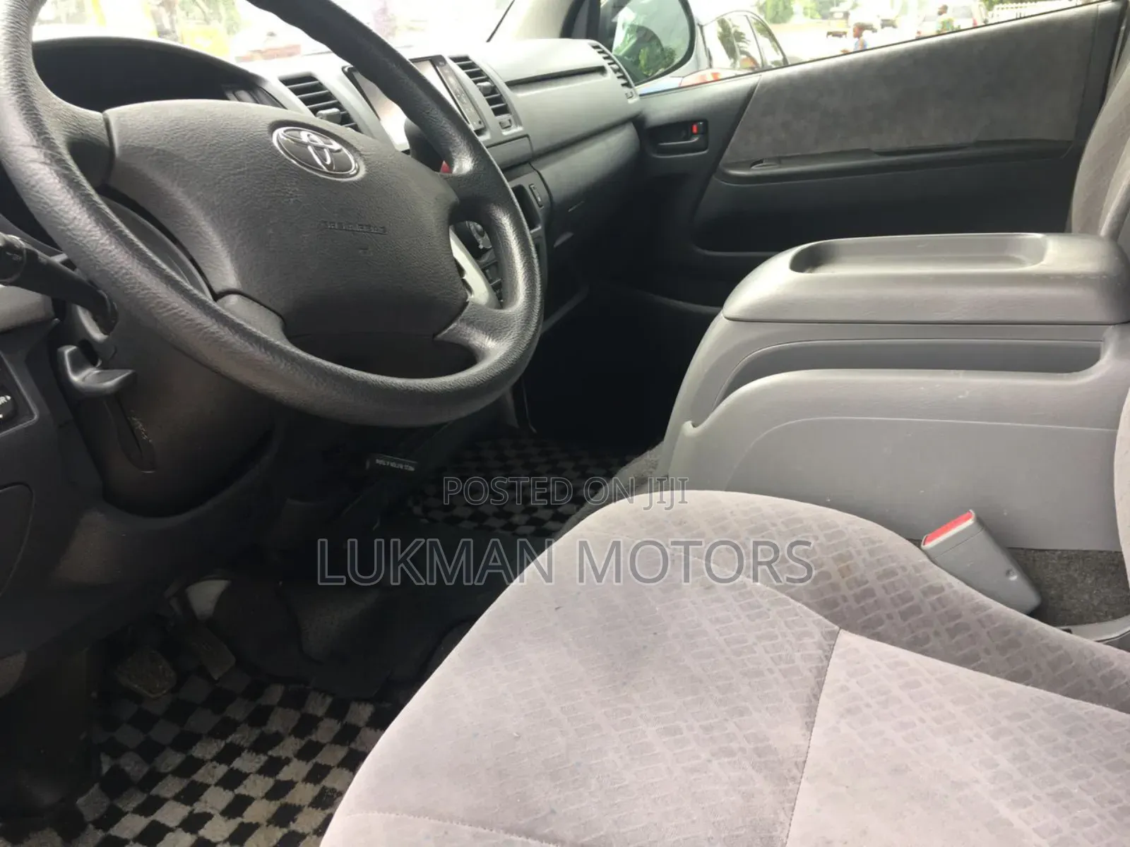 Toyota HiAce 2012 White