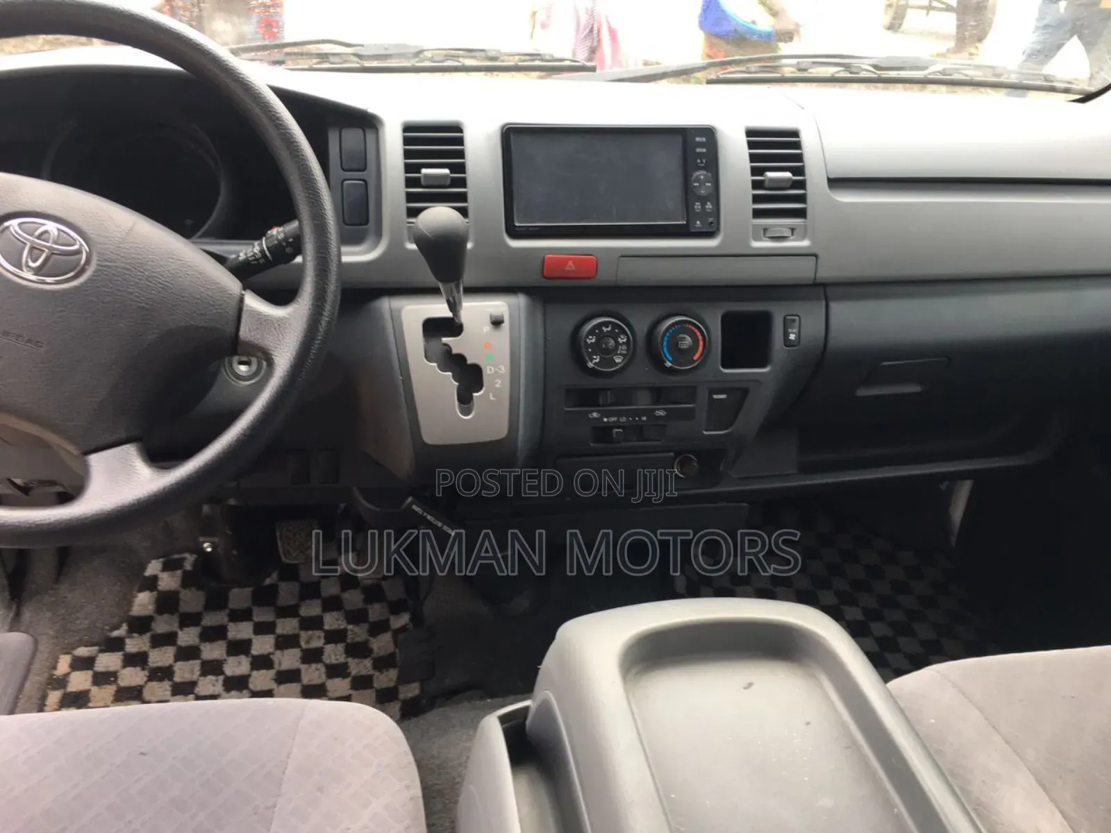 Toyota HiAce 2012 White