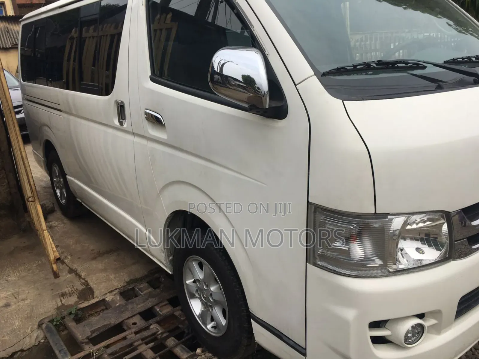 Toyota HiAce 2012 White