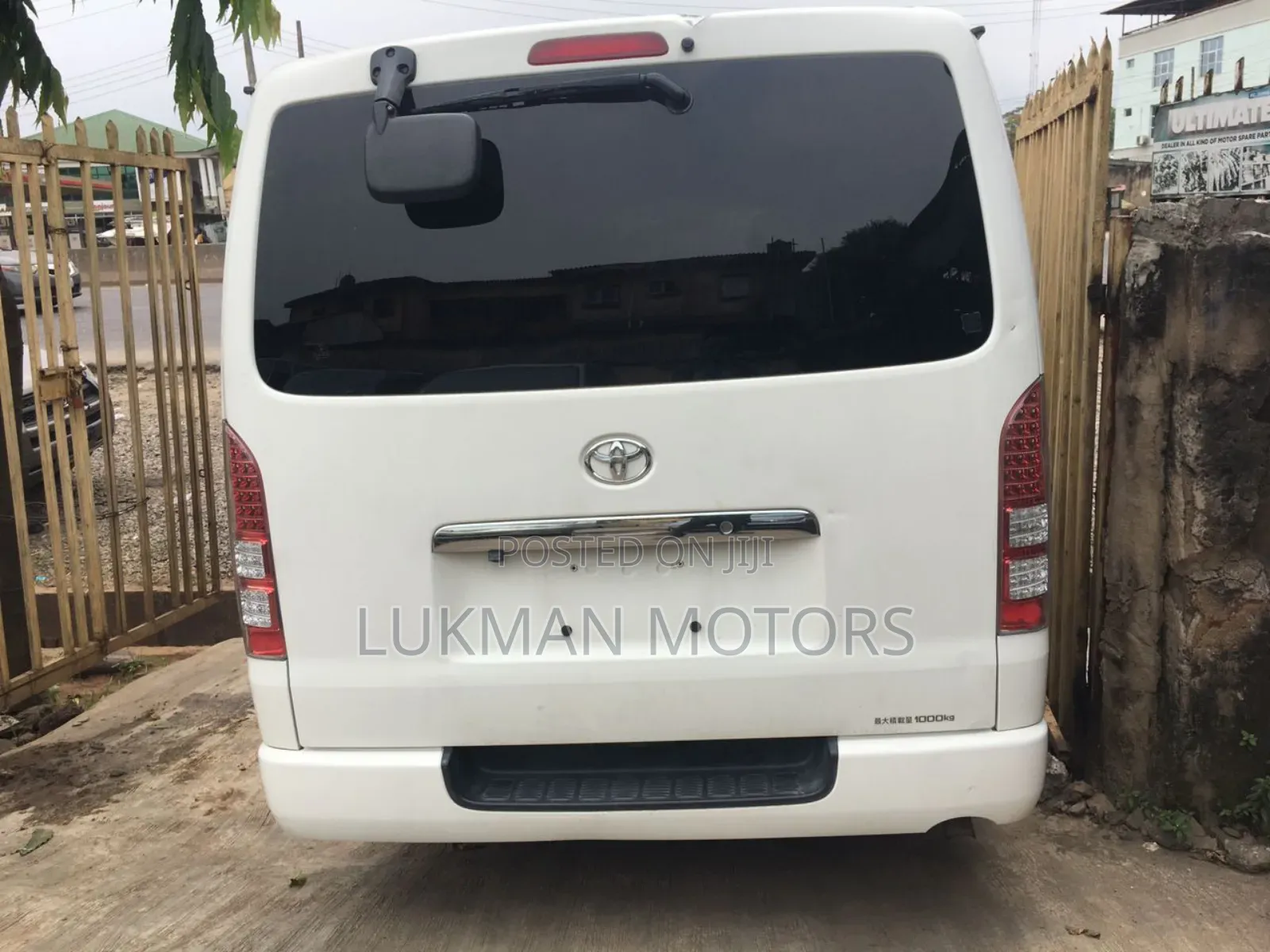 Toyota HiAce 2012 White
