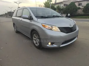 Toyota Sienna 2014 Silver