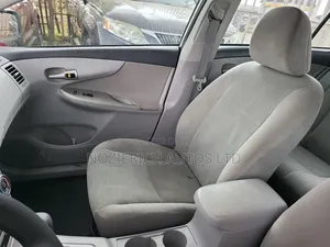 Toyota Corolla LE 4dr Sedan (1.8L 4cyl 4A) 2013 White