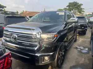 Toyota Sequoia Platinum 4dr SUV (5.7L 8cyl 6A) 2015 Black