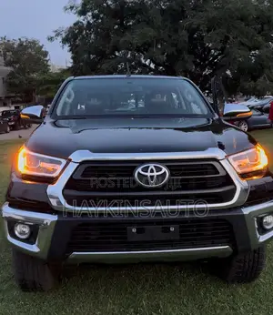 New Toyota Hilux 2025 Black