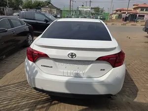 Toyota Corolla SE 4dr Sedan (1.8L 4cyl CVT) 2017 White