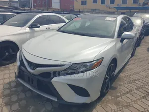 Toyota Camry XSE (2.5L 4cyl 8A) 2019 White