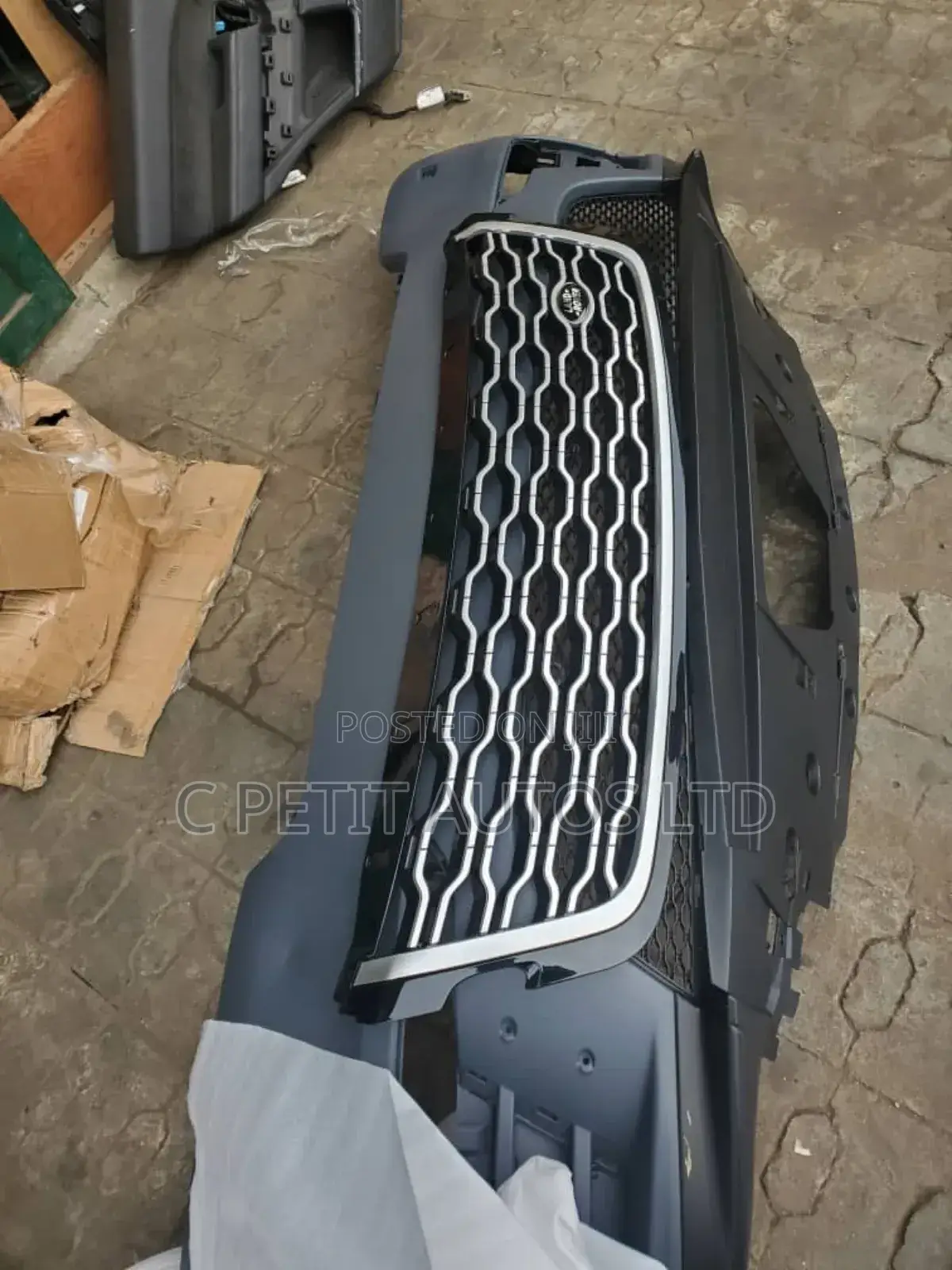 Front Bumper With Grille Range Rover Velar