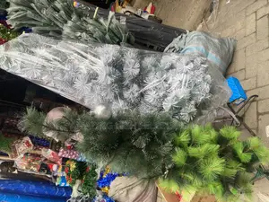 4 Fit Christmas Tree Green Leaf