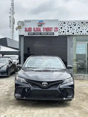 Toyota Camry SE FWD (2.5L 4cyl 8AM) 2018 Black