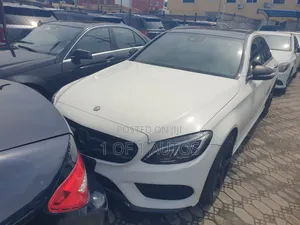 Mercedes-Benz C300 Luxury 4dr AWD 4Matic Sedan (2.0L 4cyl 7A) 2015