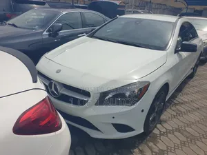 Mercedes-Benz CLA-Class CLA 250 4MATIC Sedan 2014 White