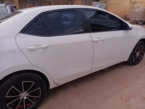 Toyota Corolla LE Eco 4dr Sedan (1.8L 4cyl CVT) 2014 White