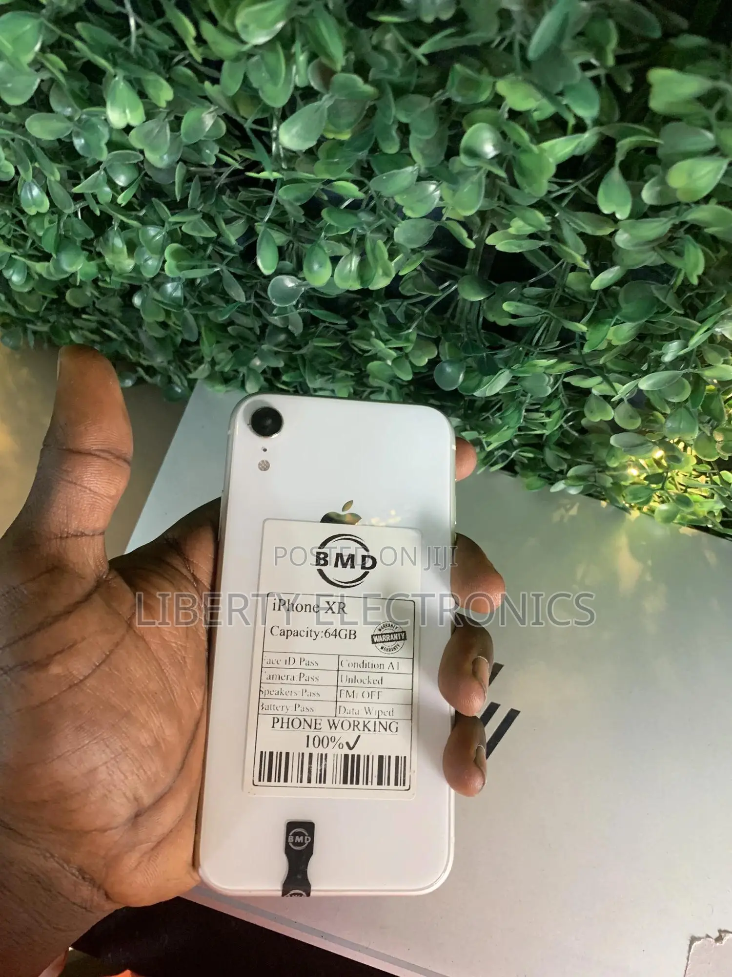 Apple iPhone XR 64 GB White