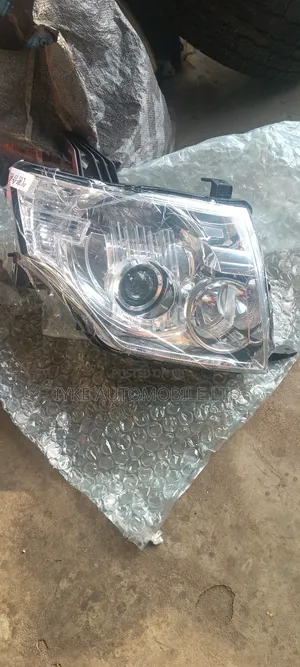 Head Lamp Pajero Mitsubishi 2010
