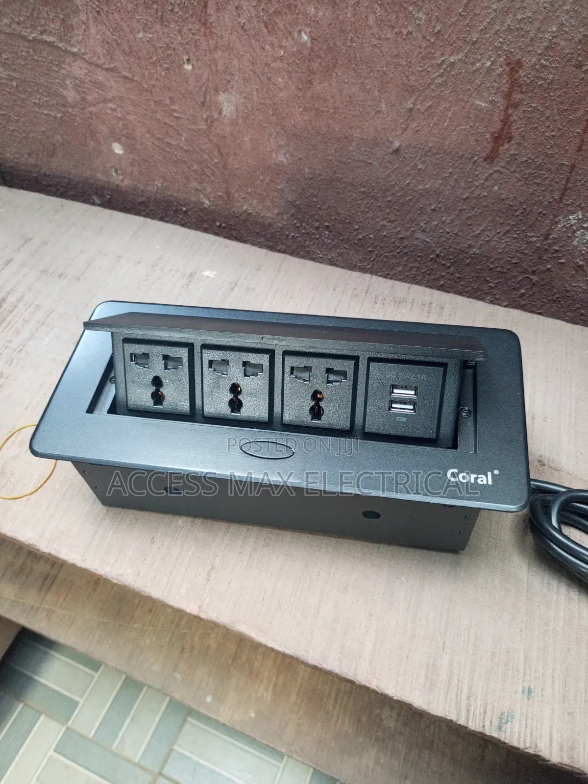 Table Socket 3 Amps Mount