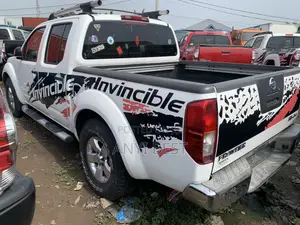 Nissan Frontier 2010 White
