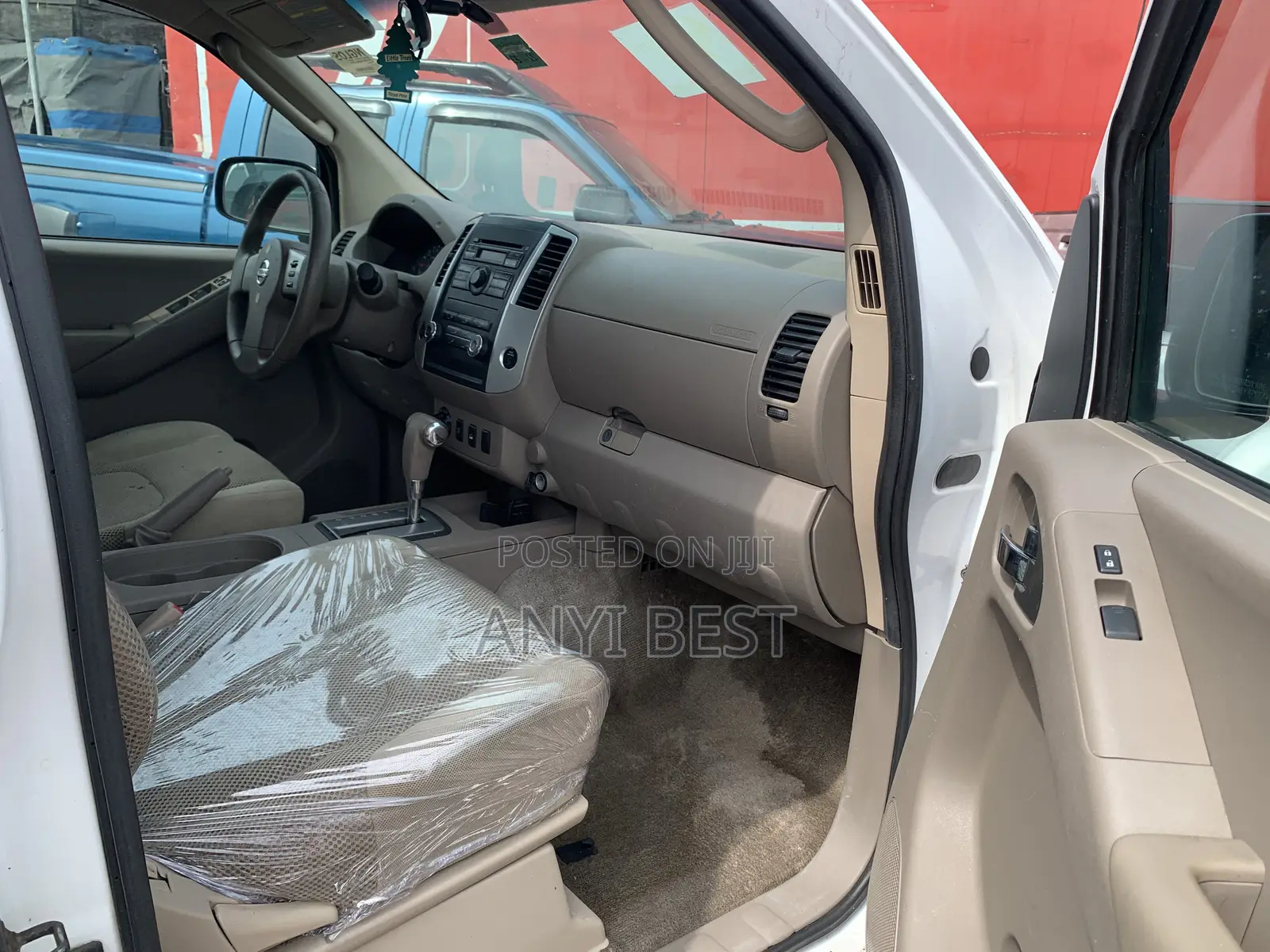 Nissan Frontier 2010 White