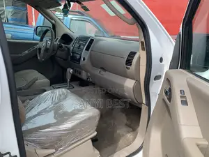 Nissan Frontier 2010 White
