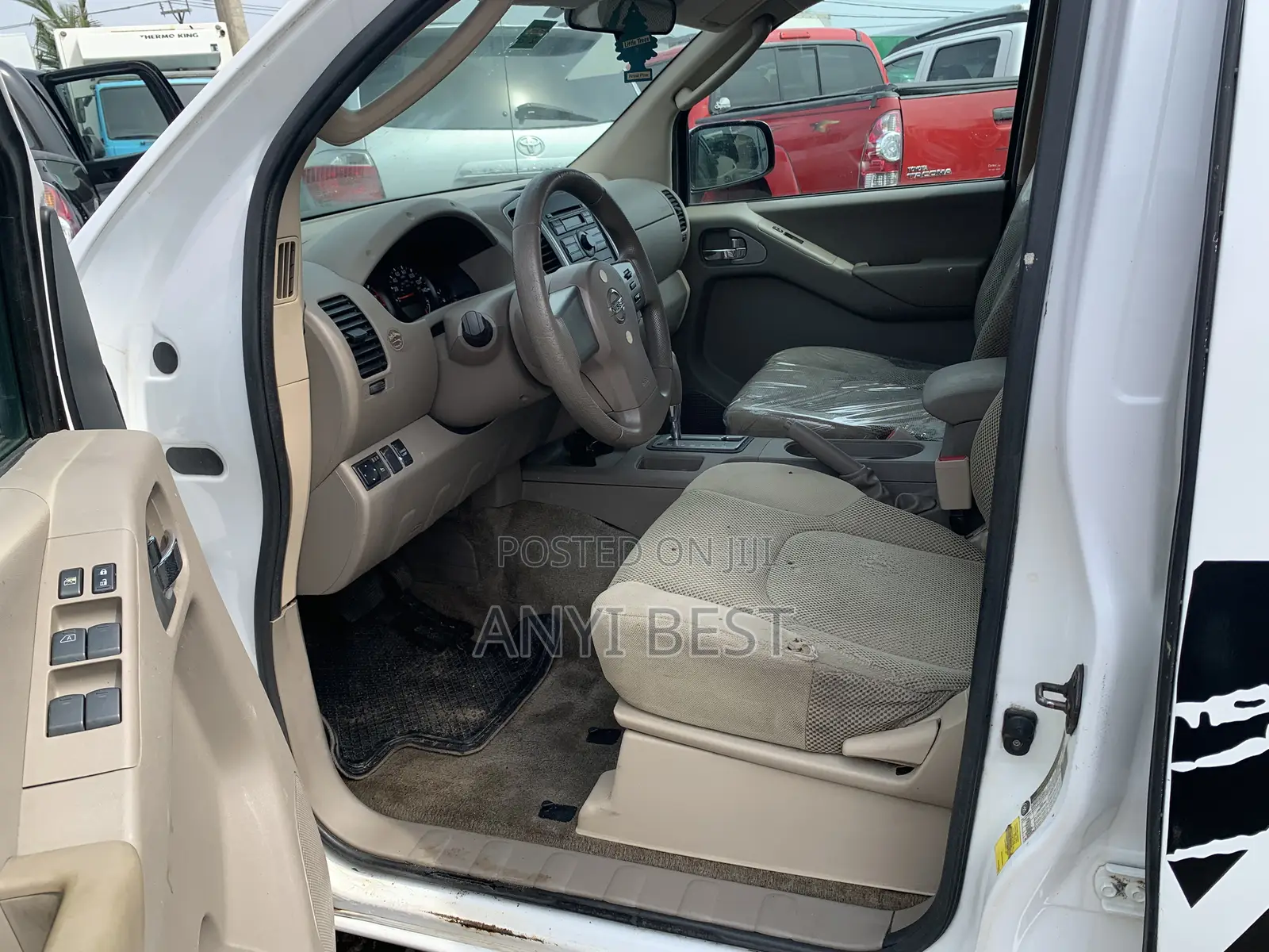 Nissan Frontier 2010 White