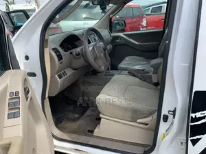 Nissan Frontier 2010 White