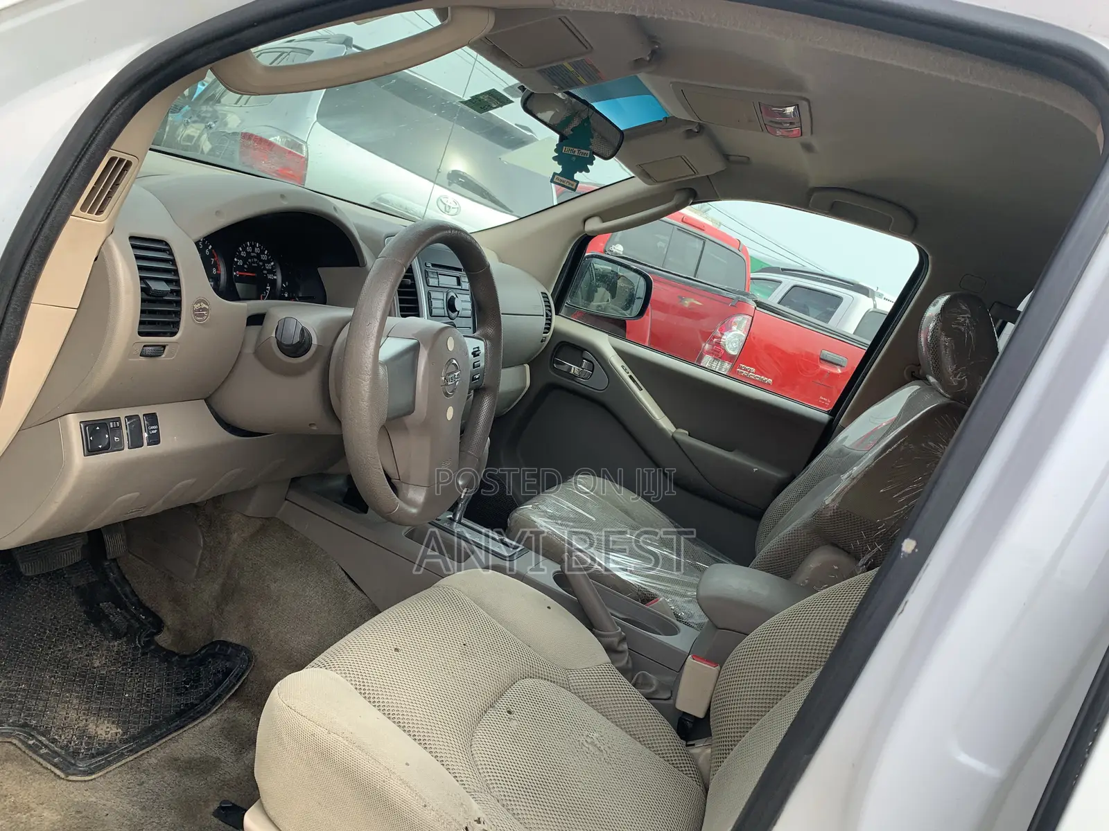 Nissan Frontier 2010 White