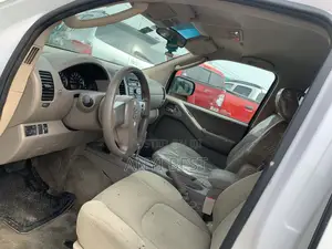 Nissan Frontier 2010 White
