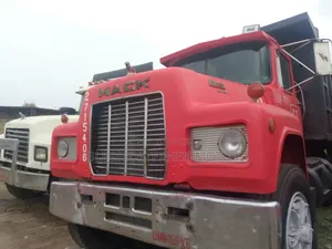 Tipper R Model Mack