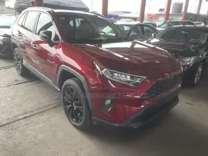 Toyota RAV4 XLE 2021 Red