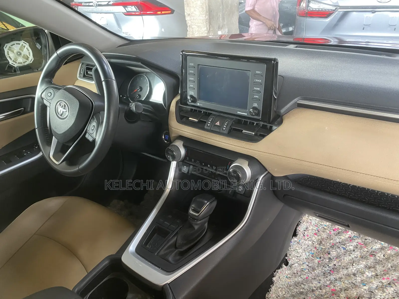 Toyota RAV4 XLE 2021 Red