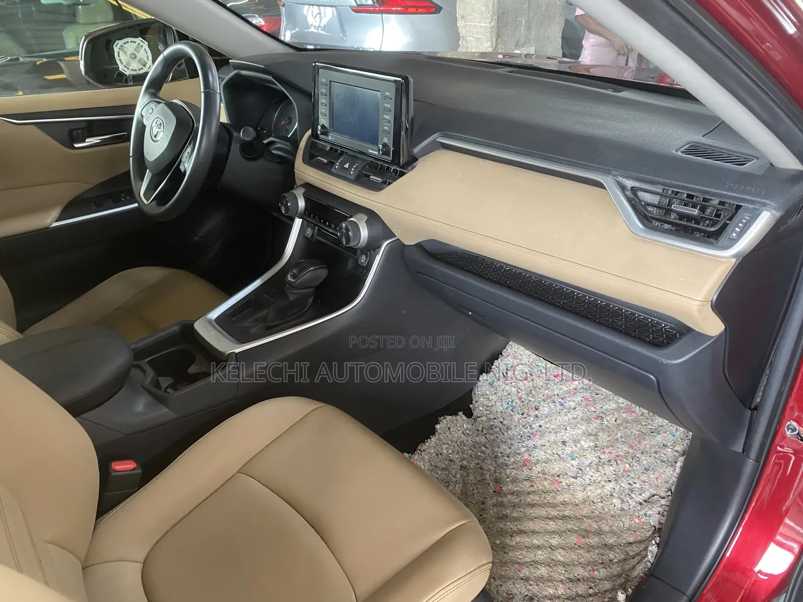 Toyota RAV4 XLE 2021 Red