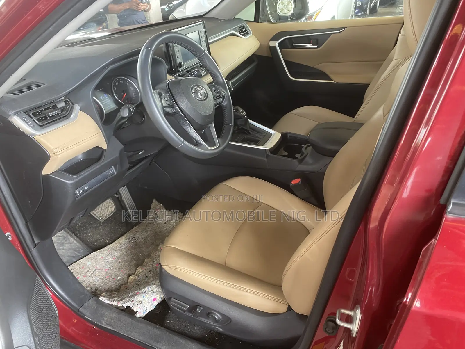 Toyota RAV4 XLE 2021 Red