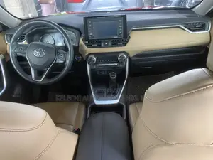 Toyota RAV4 XLE 2021 Red
