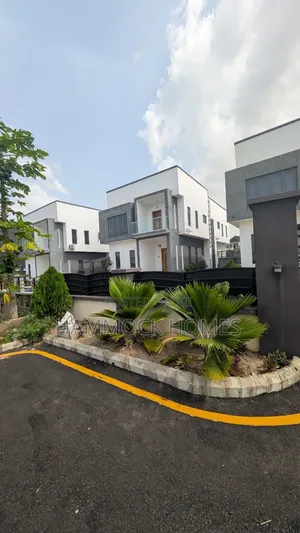 5bdrm Duplex in Kolapo Ishola Gra, Akobo for rent