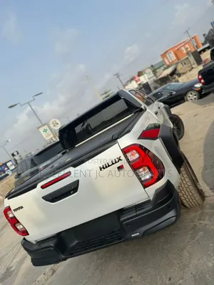 New Toyota Hilux 2025 White
