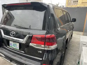 Toyota Land Cruiser 4.0 V6 GXR 2021 Black
