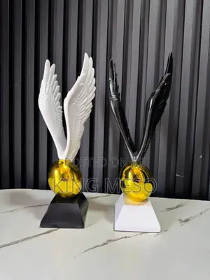 Golden Ball Bird Decor
Perfect Decor Piece