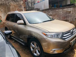 Toyota Highlander Limited 2010 Gold