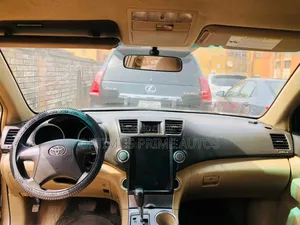 Toyota Highlander Limited 2010 Gold