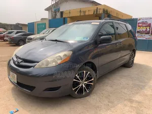 Toyota Sienna LE 2009 Gray
