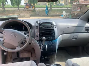 Toyota Sienna LE 2009 Gray
