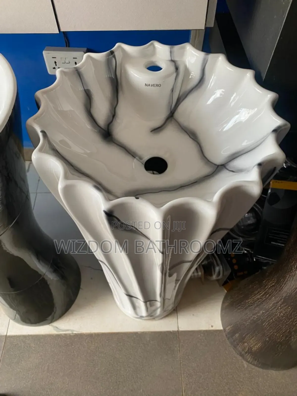 Executive Standing Basin