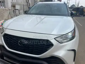 Toyota Highlander XSE AWD 2023 White