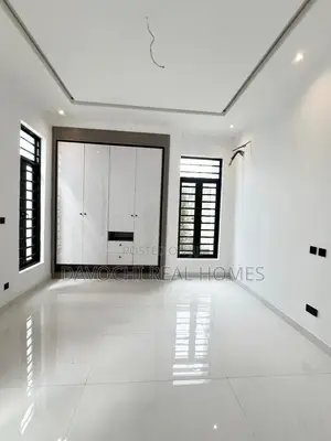Luxurious 5 Bedroom Fully Detached Duplex With Bq