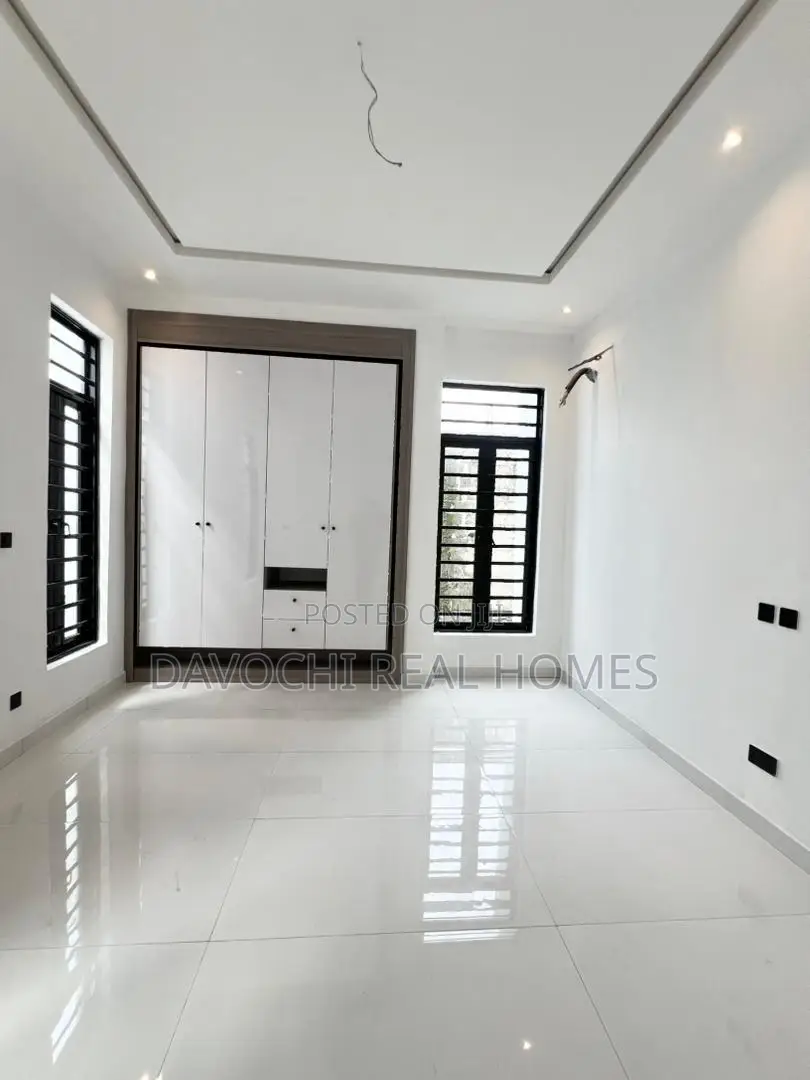 Luxurious 5 Bedroom Fully Detached Duplex With Bq