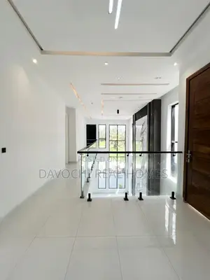 Luxurious 5 Bedroom Fully Detached Duplex With Bq