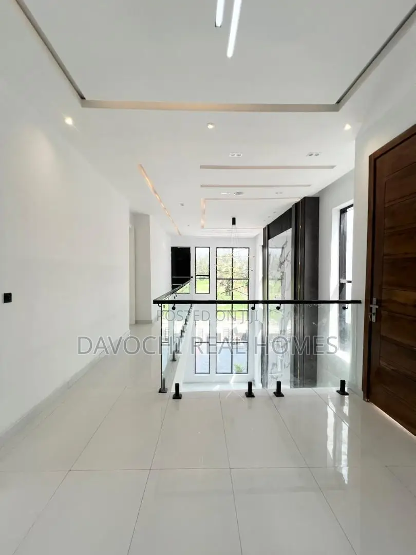 Luxurious 5 Bedroom Fully Detached Duplex With Bq